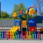 Sandy In Odyssey & Pool דירה מאמאיה
