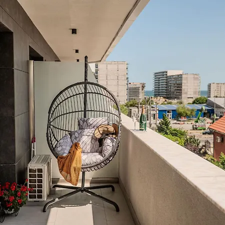 Sandy In Odyssey & Pool Daire *