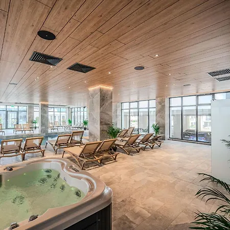 Sandy In Odyssey & Pool Apartment Mamaia