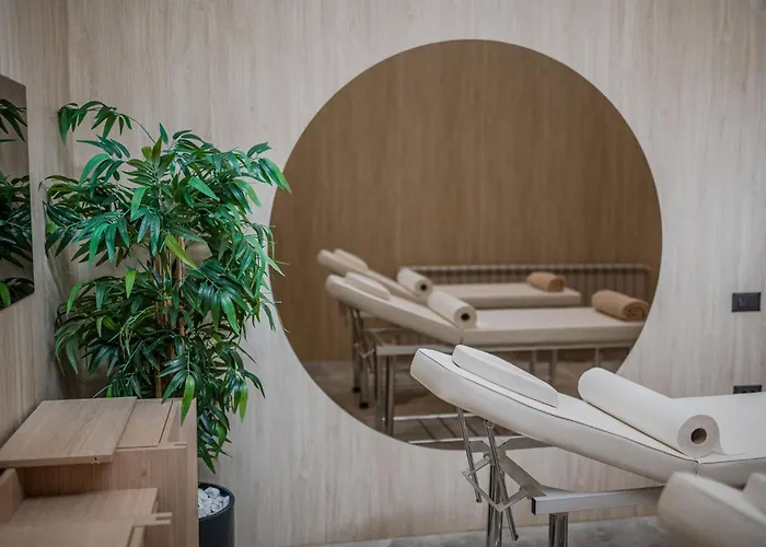 Sandy In Odyssey & Pool