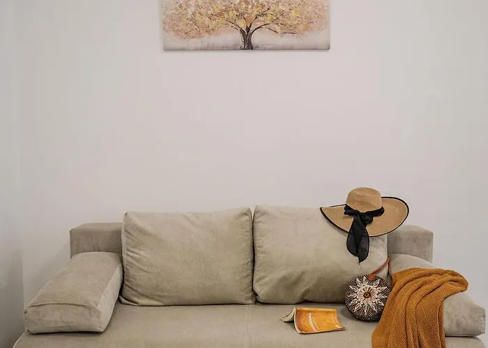 Sandy In Odyssey & Pool * Mamaia