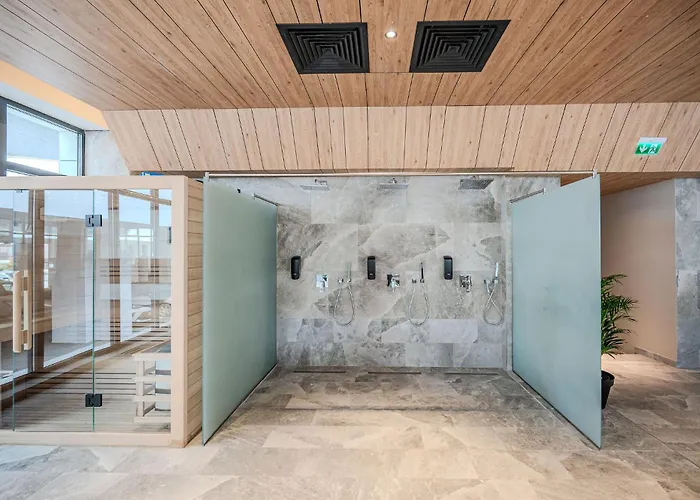 Sandy In Odyssey & Pool *