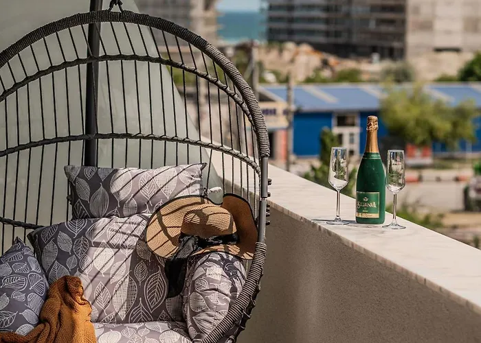 Sandy In Odyssey & Pool *